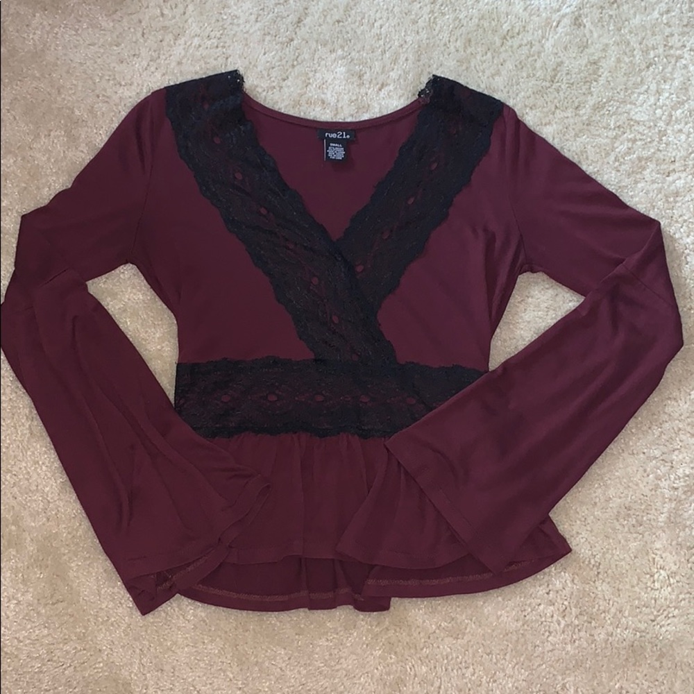 V-cut long sleeve with lace